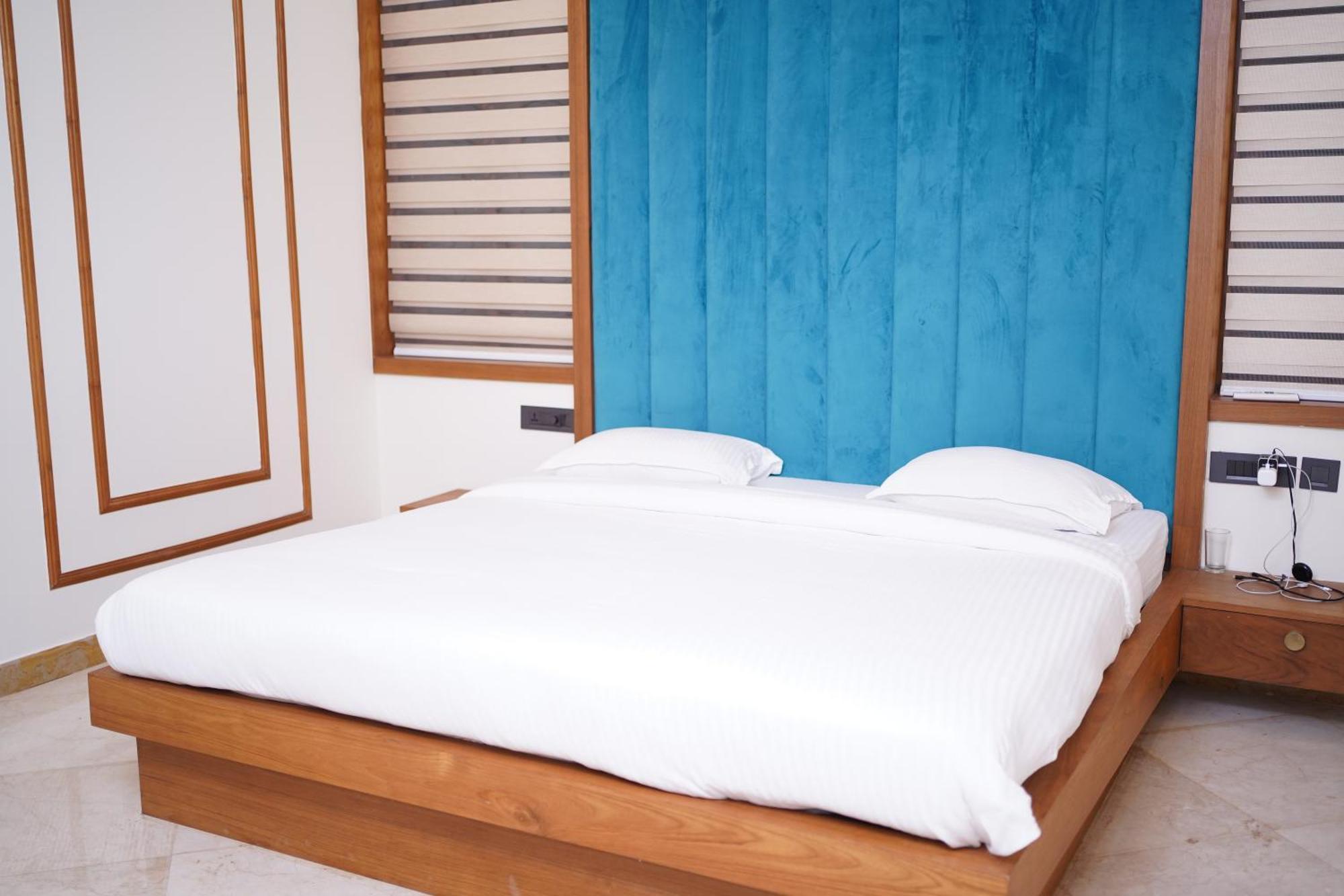 Nandhanam Holidays كانور المظهر الخارجي الصورة